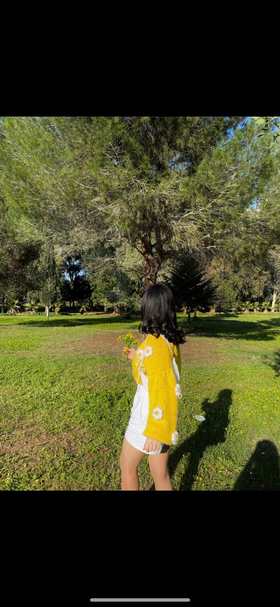 Sarı  çiçekli örgü hirka - Görsel 5