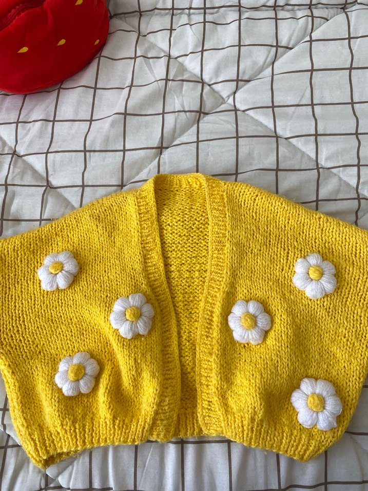 Sarı  çiçekli örgü hirka - Görsel 2