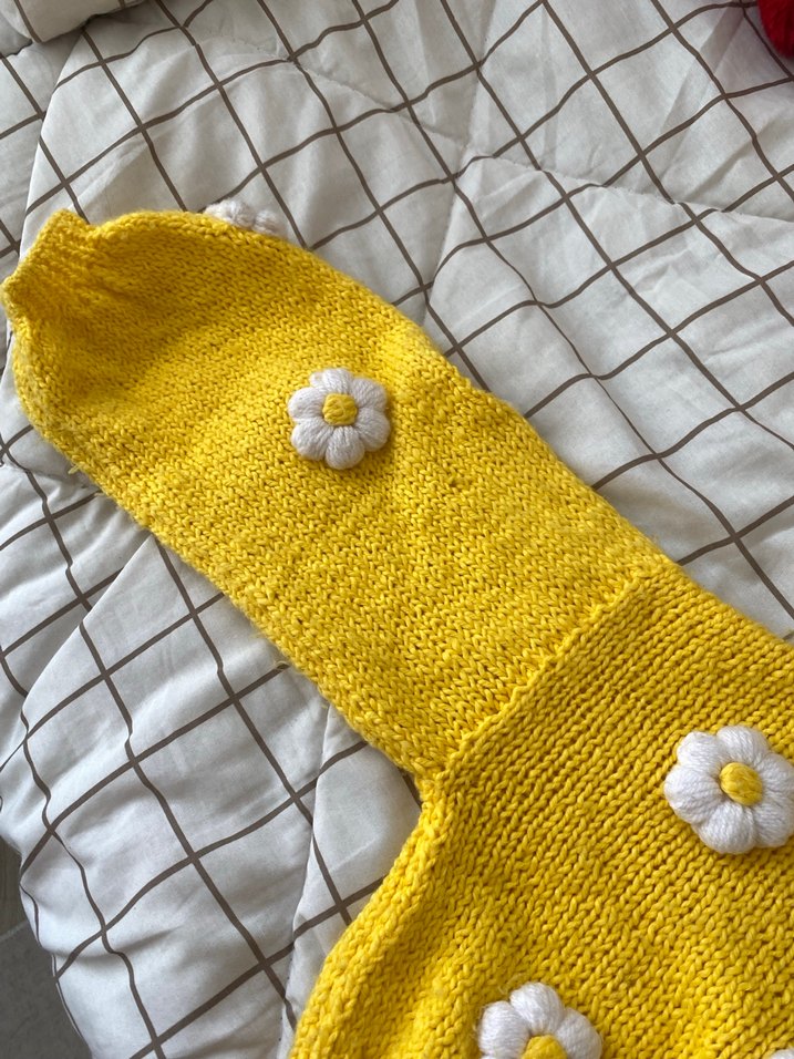 Sarı  çiçekli örgü hirka - Görsel 3