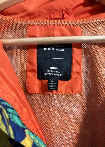 Renkli Desenli Kapüşonlu Kadın Yağmurluk - Görsel 3