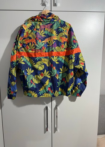 Renkli Desenli Kapüşonlu Kadın Yağmurluk - Görsel 4