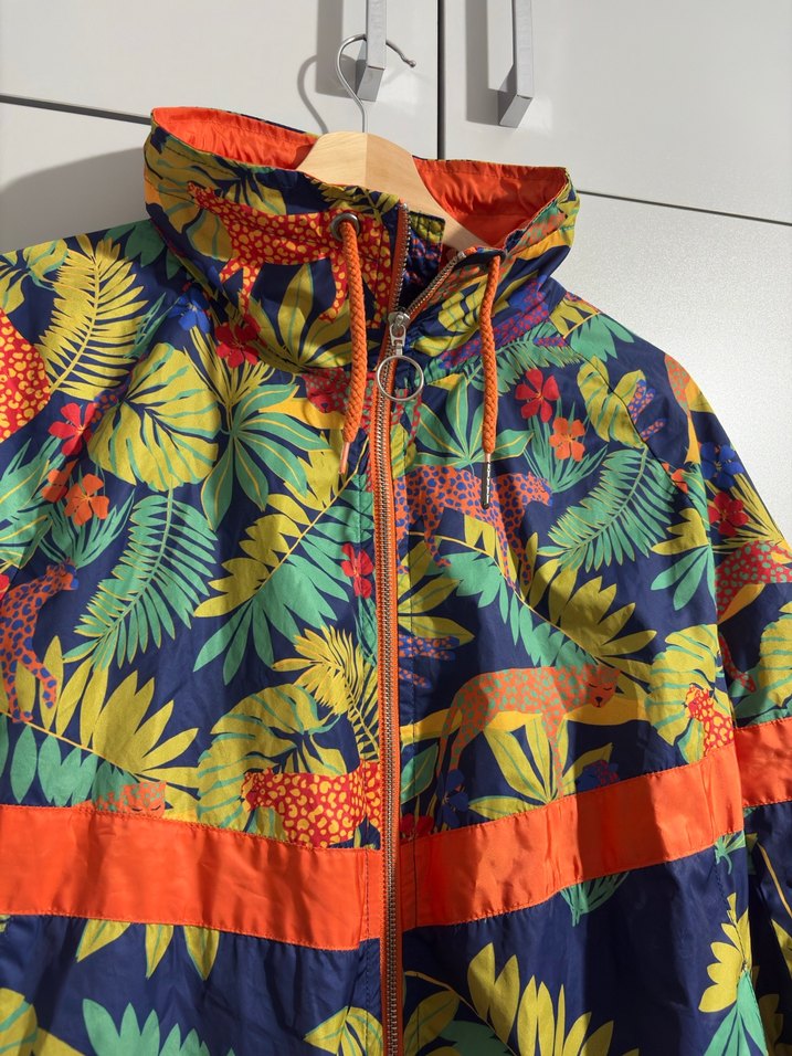 Renkli Desenli Kapüşonlu Kadın Yağmurluk - Görsel 2