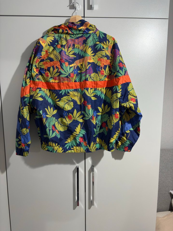 Renkli Desenli Kapüşonlu Kadın Yağmurluk - Görsel 4