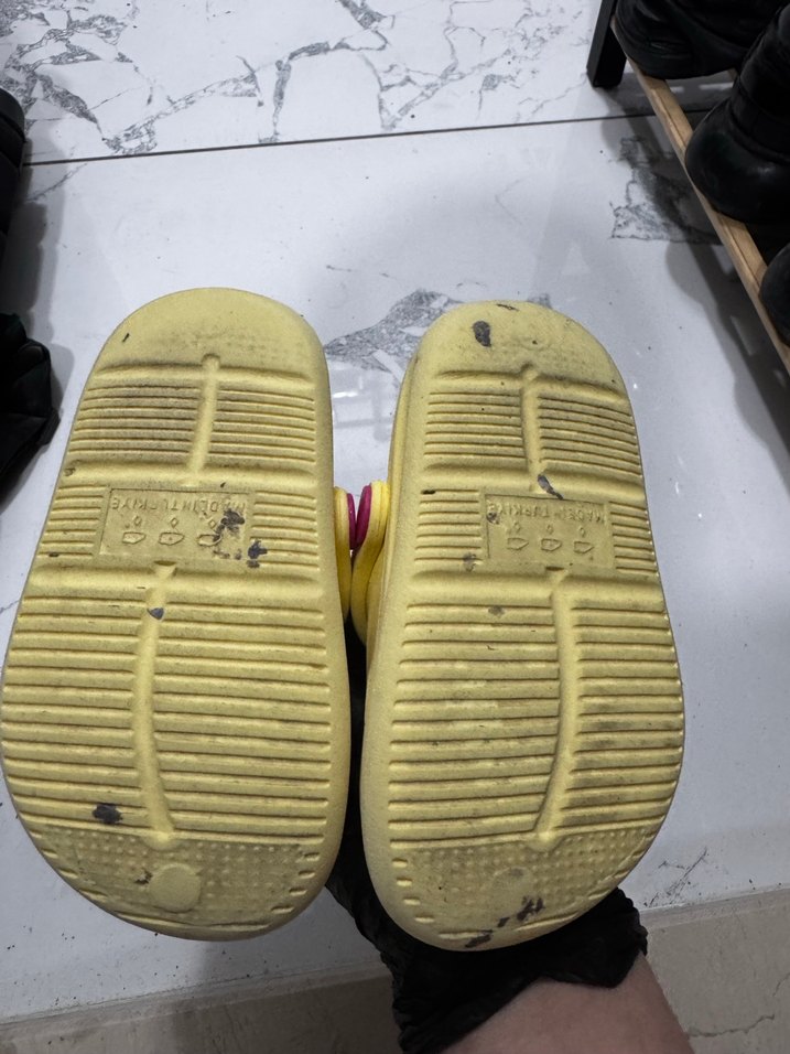 Lcw Sarı  Düğmeli Kız Terlik - Görsel 2