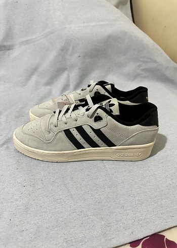 rivalry low Gri Adidas Süet Spor Ayakkabı