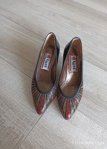 Renkli deri stiletto 