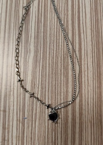 Siyah Kalp Detaylı Gotik Zincir Kolye - Görsel 3