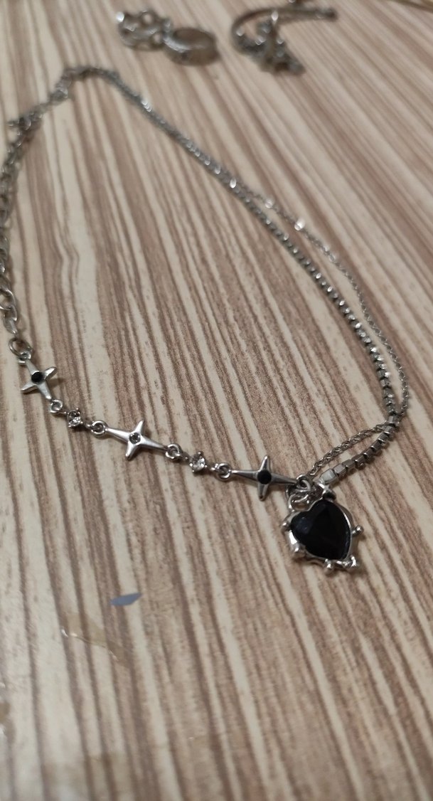 Siyah Kalp Detaylı Gotik Zincir Kolye - Görsel 2