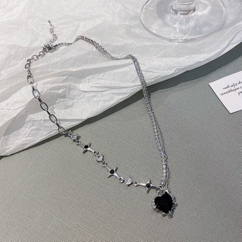 Siyah Kalp Detaylı Gotik Zincir Kolye - Görsel 4