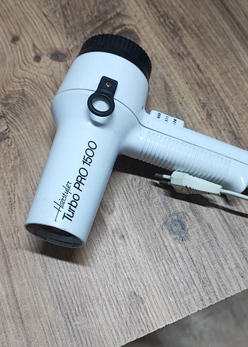 Beyaz Turbo Pro 1500 Saç Kurutma Makinesi