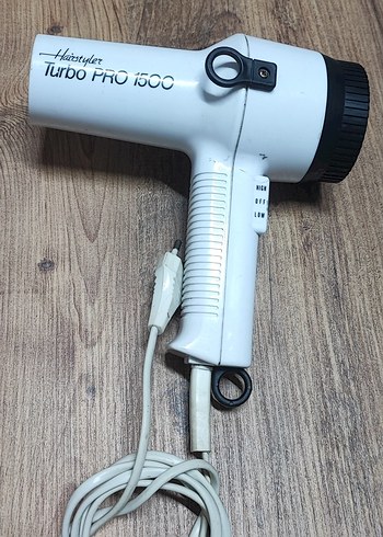 Diğer Beyaz Turbo Pro 1500 Saç Kurutma Makinesi