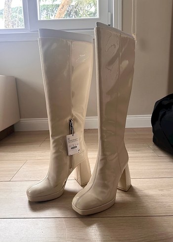 37 Beden beyaz Renk BERSHKA Krem Çizme