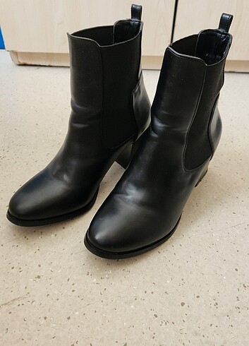 40 Beden Nine West siyah deri topuklu bot