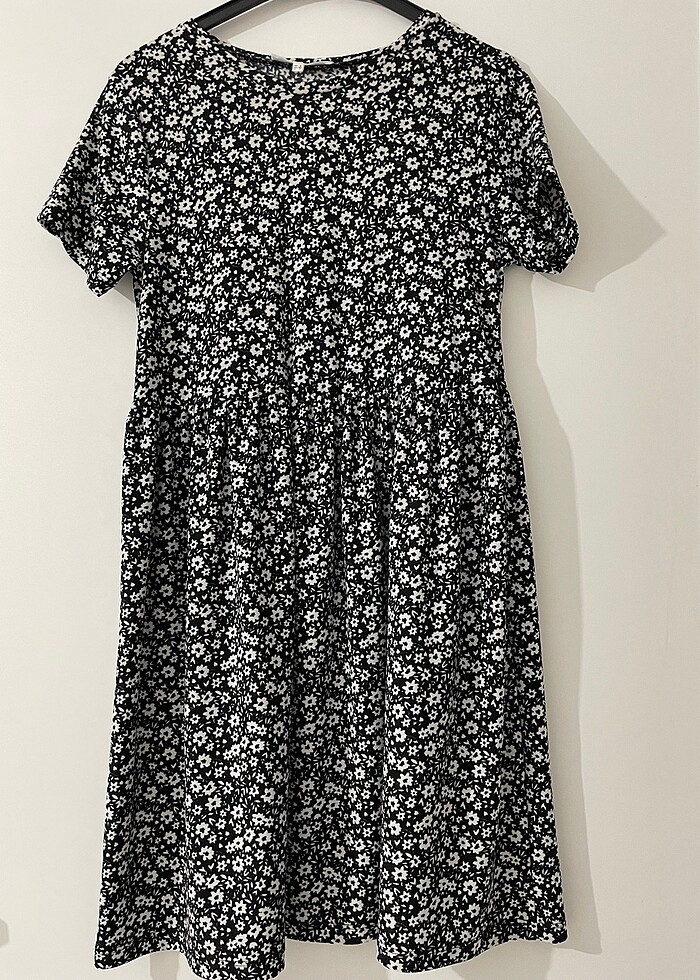 Siyah beyaz çiçek detaylı kısa kollu elbise - Görsel 2