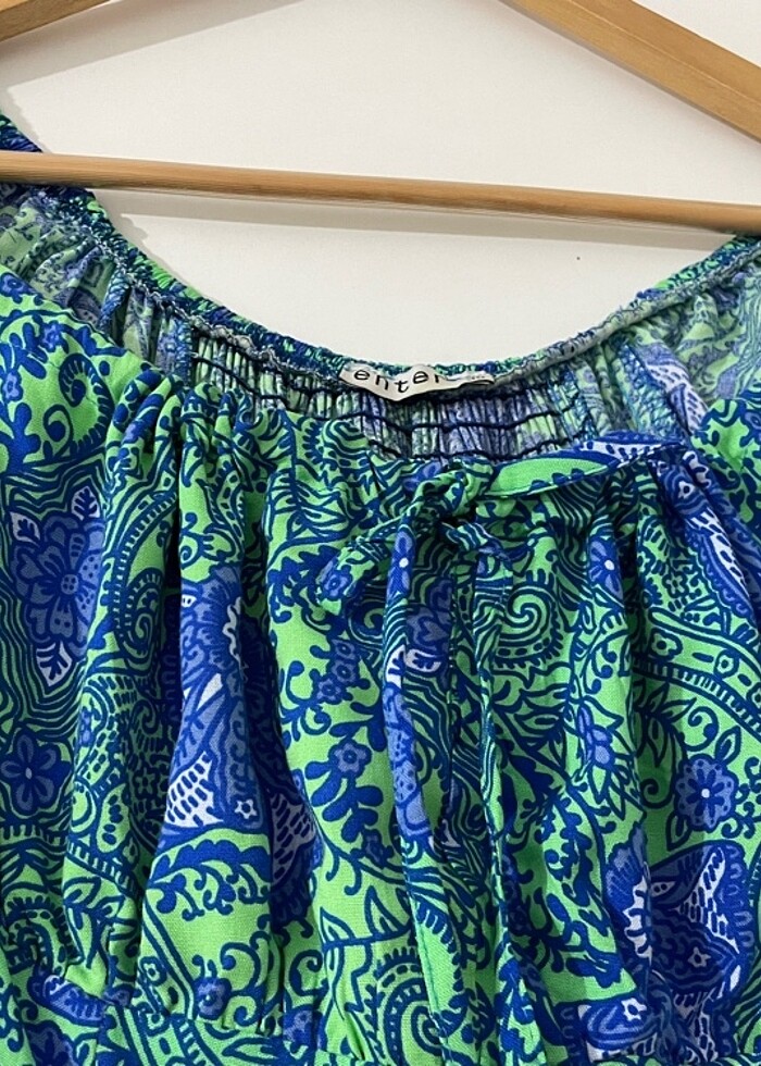 Yeşil yırtmaçlı günlük elbise - Görsel 2