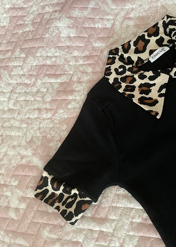 Leopr desenli Polo yaka bluz - Görsel 4