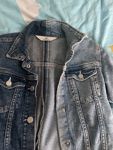H&M az giyildi