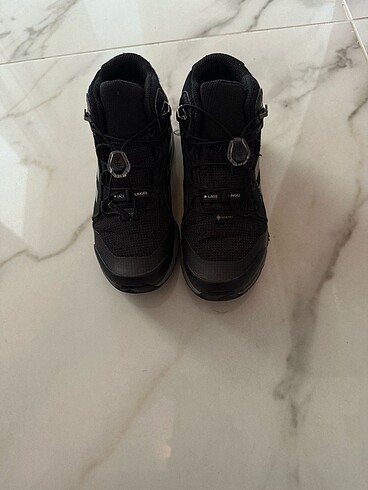 Adidas 5 kere giydi