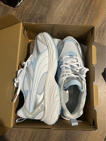 Puma Puma beyaz kadın spor ayakkabı