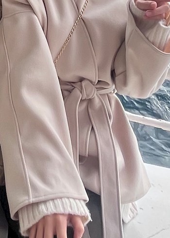 Bej V Yaka Kısa Düğmeli Kadın Ceket - Görsel 5