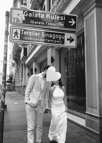 Minimalist Beyaz Uzun A-Line Gelinlik - Görsel 2