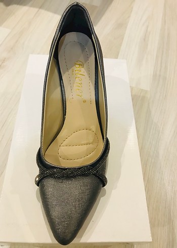 39 Beden Gri Yılan Desenli Stiletto