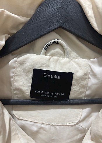 Beyaz Fermuarlı Yüksek Yakalı Kadın Mont - Görsel 3