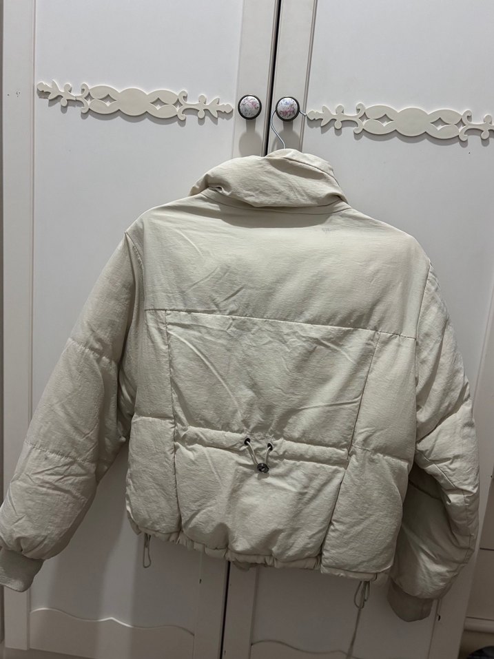 Beyaz Fermuarlı Yüksek Yakalı Kadın Mont - Görsel 2