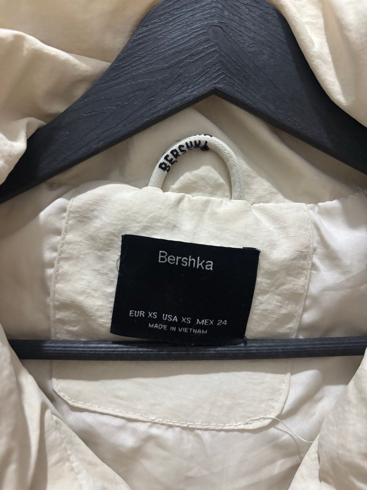 Beyaz Fermuarlı Yüksek Yakalı Kadın Mont - Görsel 3