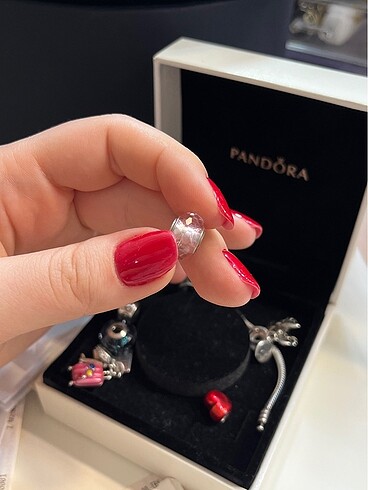 Beden Pandora pembe charm