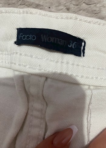 Gri Düğmeli Beyaz Midi Kadın Kot Pantolon - Görsel 3