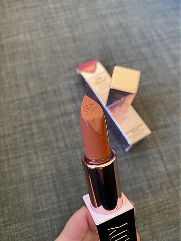  Beden Too faced ruj