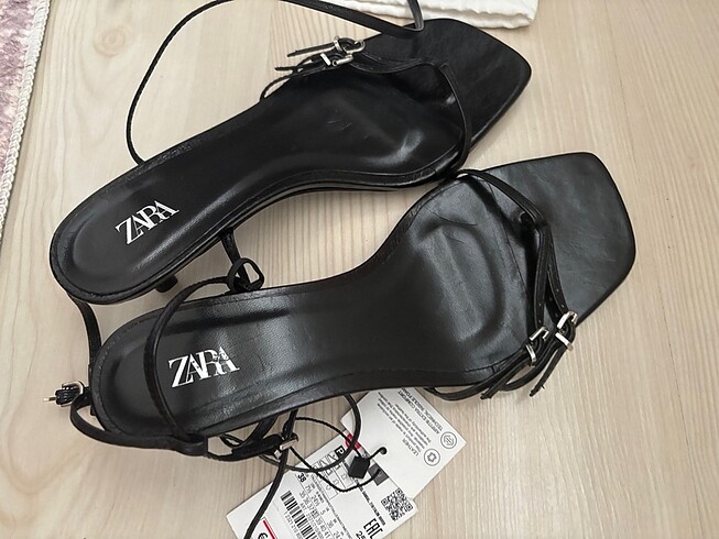 38 Beden siyah Renk Zara topuklu sandalet