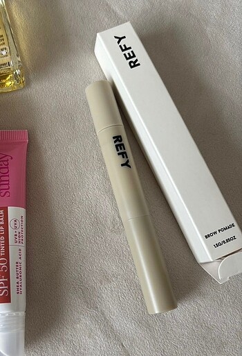  Beden Refy brow pomade