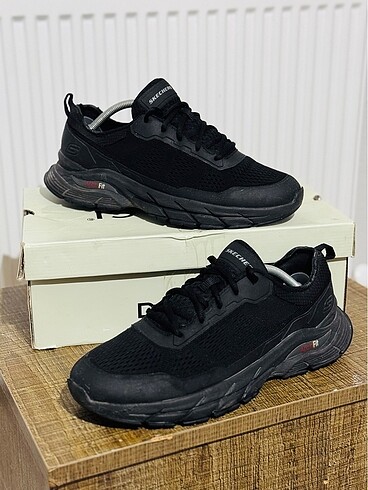SKECHERS