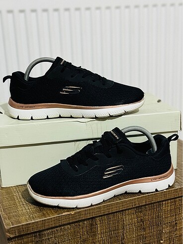 SKECHERS