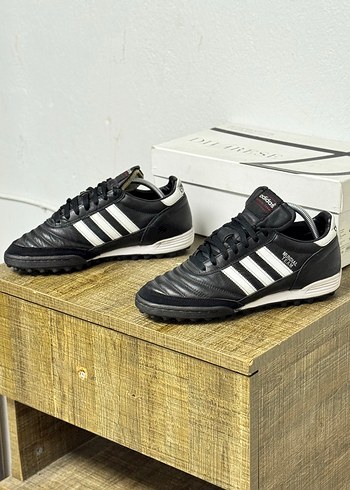 42 Beden Siyah Adidas Erkek Futbol Ayakkabısı