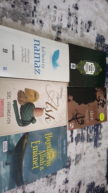 Dini kitaplar çizik dahi yok 