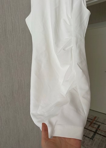 Beyaz Drapeli Midi Kolsuz Elbise - Görsel 4