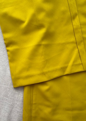 Sarı Pilili Kadın Kumaş Pantolon - Görsel 2