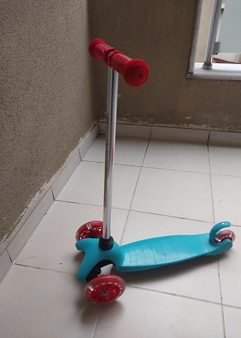 Renkli Turkuaz Çocuk Scooterı - Görsel 2