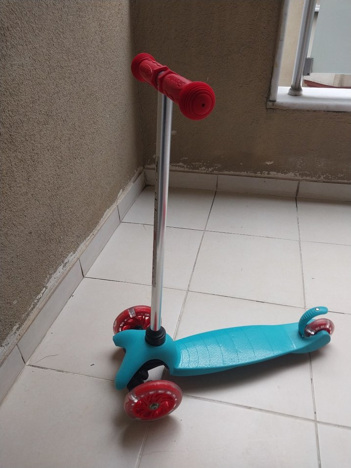Renkli Turkuaz Çocuk Scooterı - Görsel 2