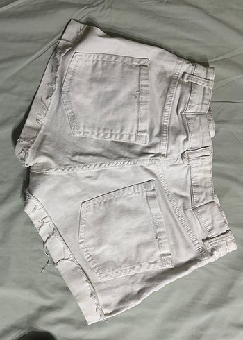 Beyaz Mini Denim Şort - Görsel 3