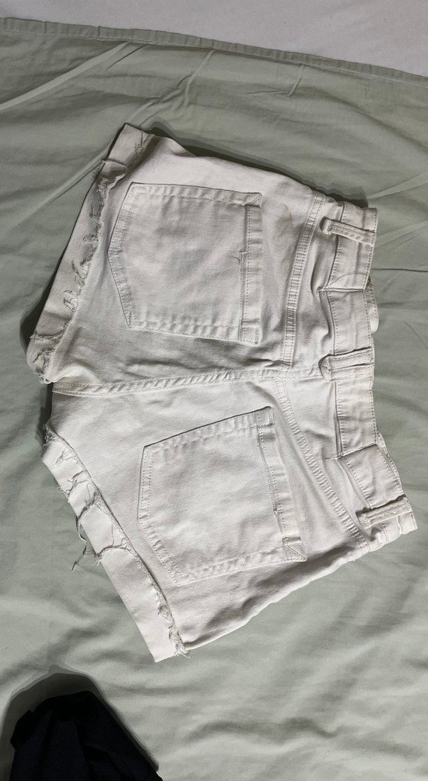 Beyaz Mini Denim Şort - Görsel 3