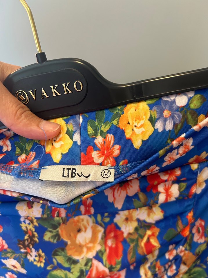 Çiçek Desenli Midi Drapeli Etek - Görsel 4