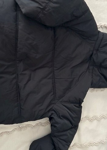 Pull and Bear Kadın Siyah Uzun Fermuarlı Kış Montu