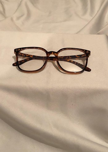 Şeffaf Kahverengi Minimalist Kadın Gözlüğü - Görsel 2