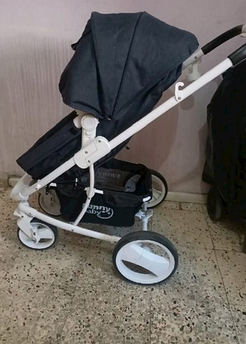 Gri ve Beyaz Bebek Arabası - Görsel 4