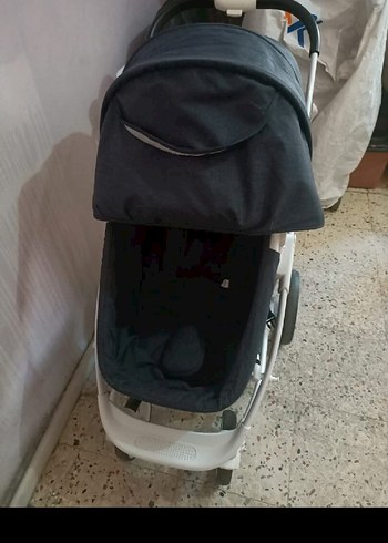 Gri ve Beyaz Bebek Arabası - Görsel 2