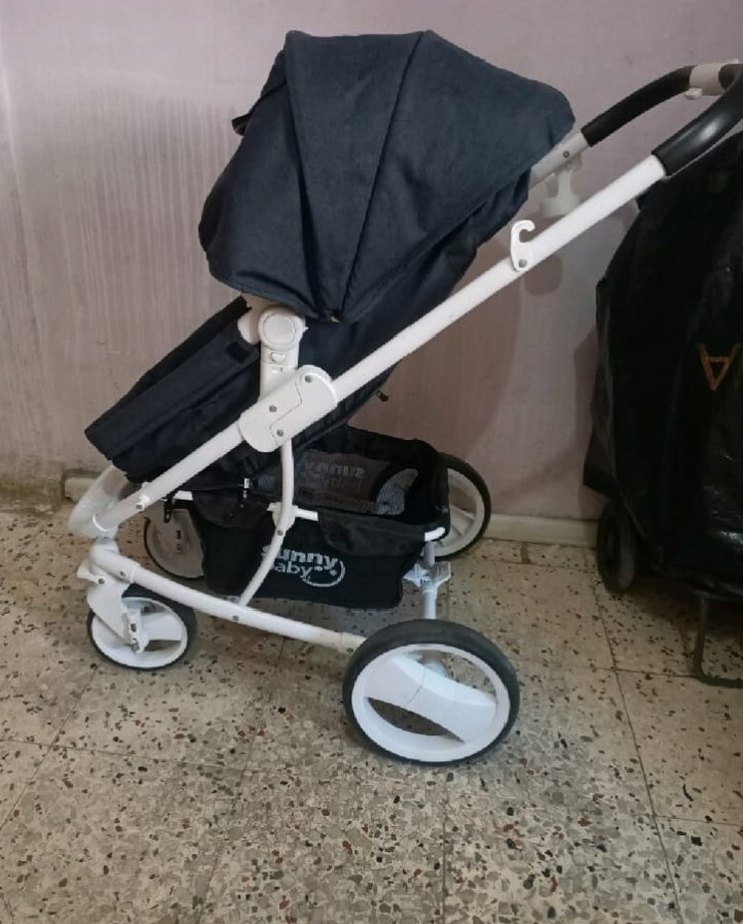 Gri ve Beyaz Bebek Arabası - Görsel 4